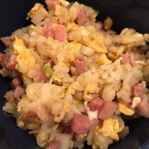 シャンタンのかまぼこ絶品炒飯